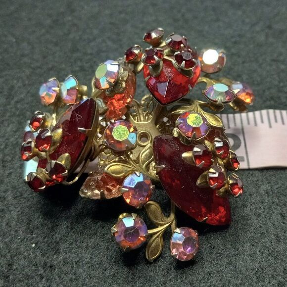 Vintage Multilevel Brooch with Three Large Red Diamond shaped Rhinestone - Picture 3 of 4